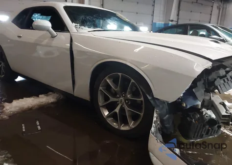 2022 Dodge Challenger Gt z USA, uszkodzony, nr VIN 2C3CDZJG4NH226485